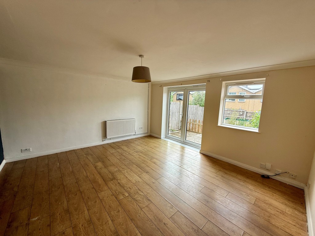 Lot: 127 - THREE-BEDROOM HOUSE FOR IMPROVEMENT - Living room